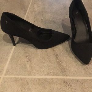 Black high heel pumps